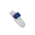 Wagner, Signature Ring aus 18 Kt Weißgold mit Diamanten und Saphir blau, Referenz S1113.R.WX, Produktaufnahme
