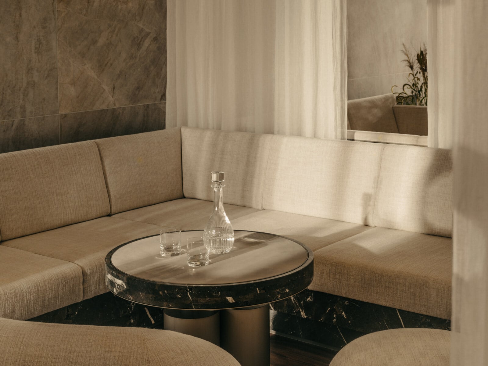 Detail view of the consultation area at the Wagner Boutique Graben